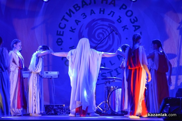 Кметът на Общината връчи Ключа на Казанлък на Царица Роза 2017