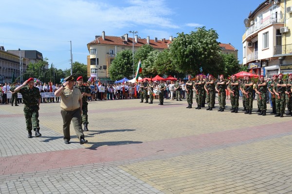 Община Казанлък отбелязва официалния си празник