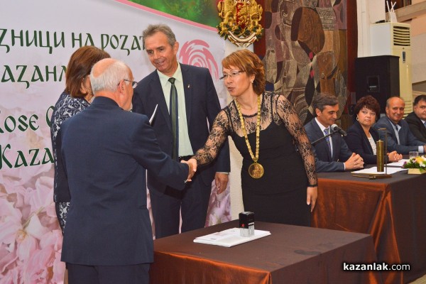 Пощенска марка Фестивал на розата в Казанлък бе валидирана и пусната в обращение днес