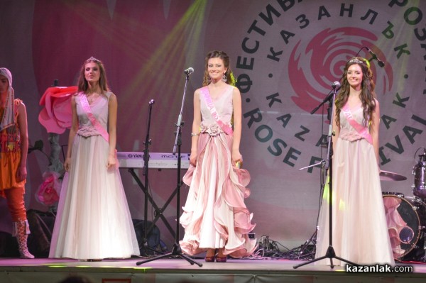 Кметът на Общината връчи Ключа на Казанлък на Царица Роза 2017