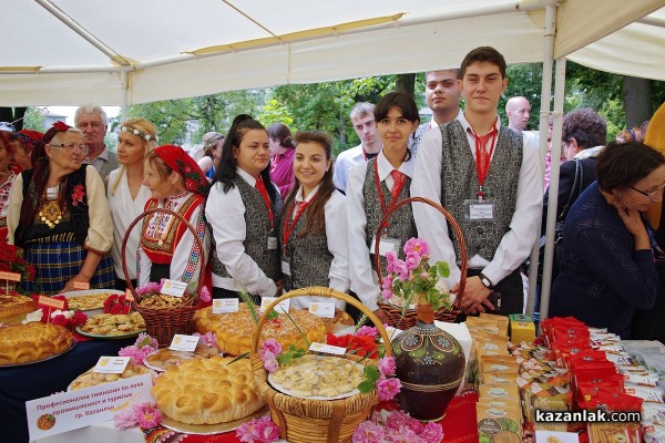 “Хлябът на българина“ с Ути Бъчваров и Джон Лоутън