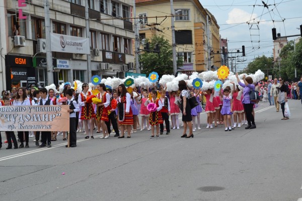 Вълшебна кулминация на Празника на розата в Казанлък