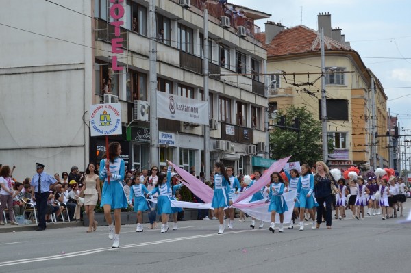 Вълшебна кулминация на Празника на розата в Казанлък