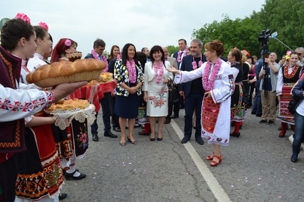 Вълшебна кулминация на Празника на розата в Казанлък