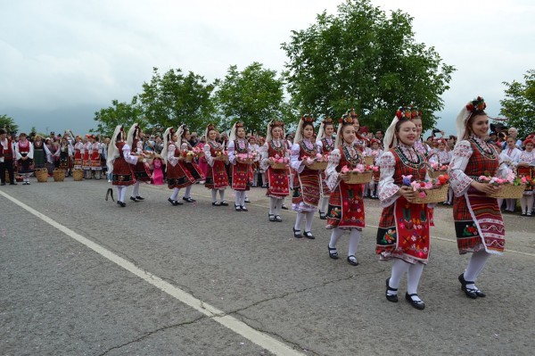 Вълшебна кулминация на Празника на розата в Казанлък