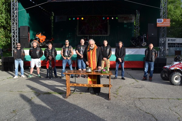 Почетен плакет на Казанлък от Кмета за мото клуб „Черните рози“