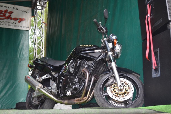 Почетен плакет на Казанлък от Кмета за мото клуб „Черните рози“