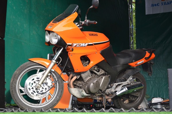 Почетен плакет на Казанлък от Кмета за мото клуб „Черните рози“