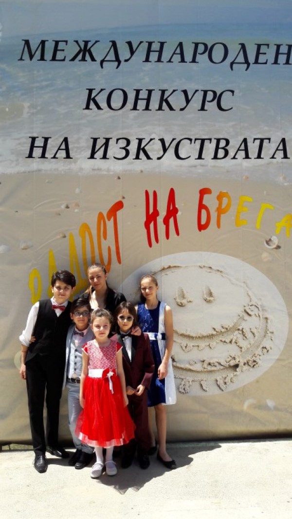 Възпитаниците на Елена Юлиянова отново покориха сцените на международни конкурси