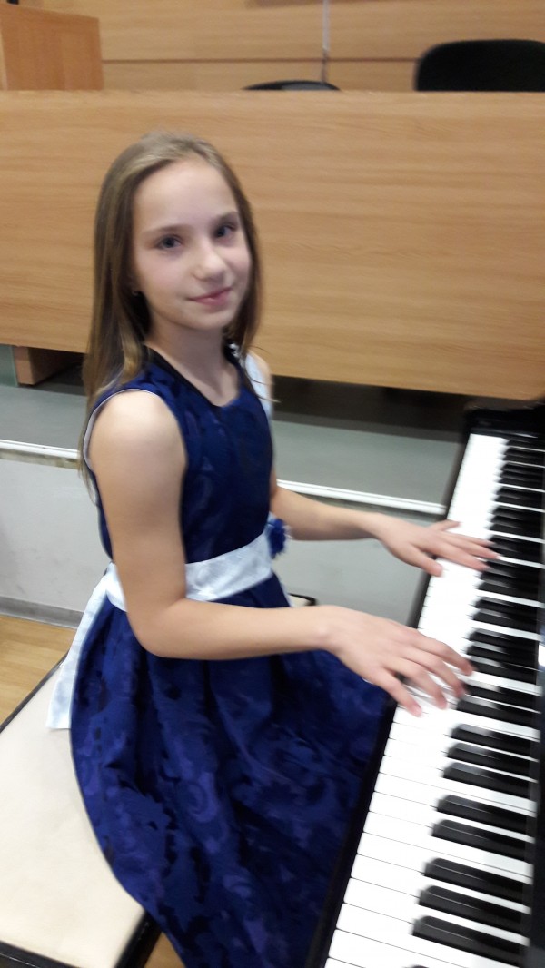 Възпитаниците на Елена Юлиянова отново покориха сцените на международни конкурси