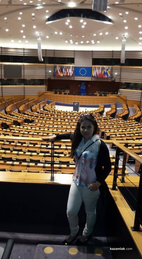Ученици от Павел баня гостуваха в Европарламента по покана на Ангел Джамбазки