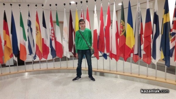 Ученици от Павел баня гостуваха в Европарламента по покана на Ангел Джамбазки