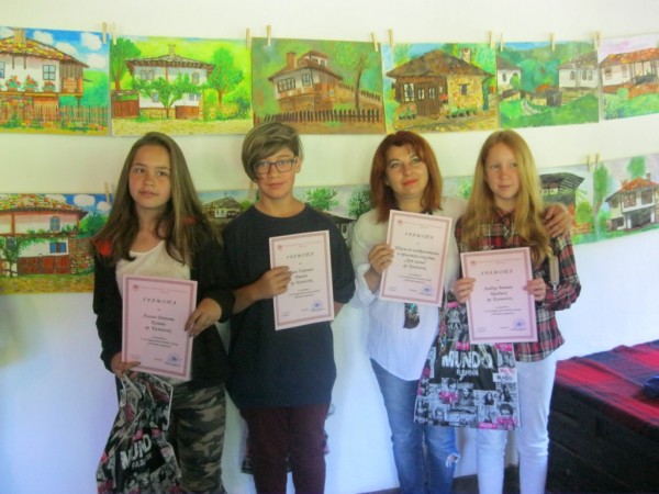 Художници от “Арт линия“ рисуваха в Боженци