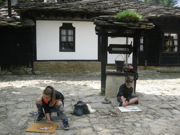 Художници от “Арт линия“ рисуваха в Боженци