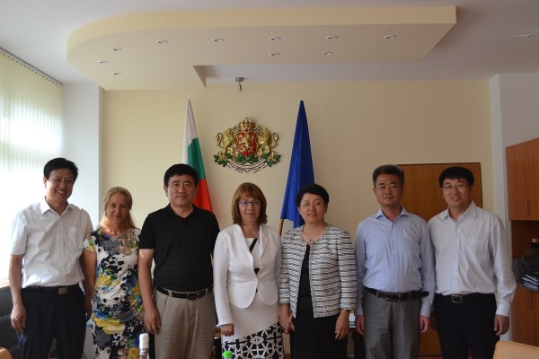 Делегация от побратимения Дзинан, Китай гостува в Казанлък