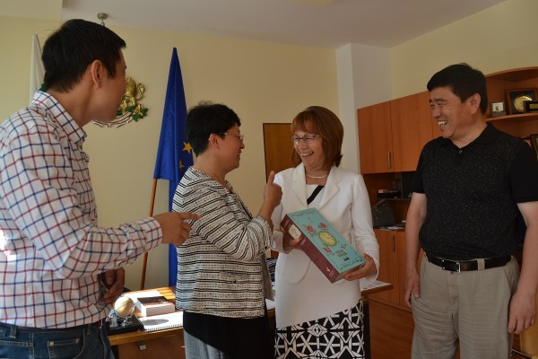 Делегация от побратимения Дзинан, Китай гостува в Казанлък