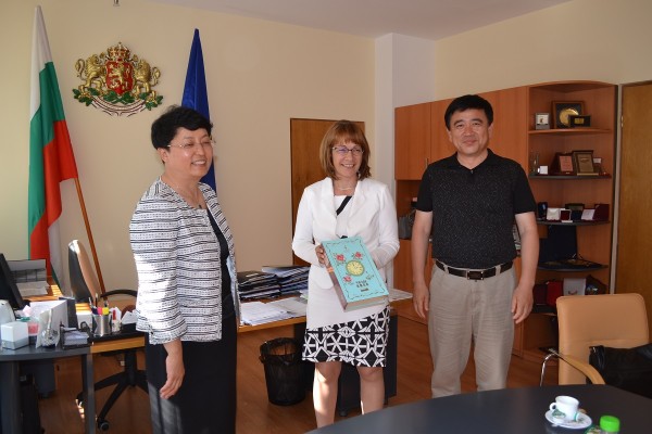 Делегация от побратимения Дзинан, Китай гостува в Казанлък