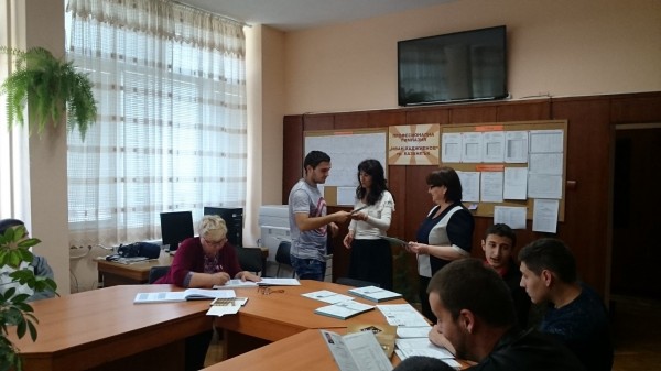 Дипломи за випуск 2017 на ПГ „Иван Хаджиенов“