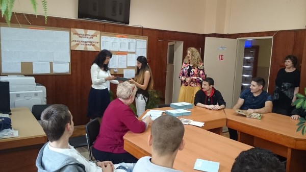 Дипломи за випуск 2017 на ПГ „Иван Хаджиенов“