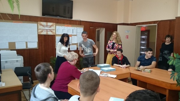 Дипломи за випуск 2017 на ПГ „Иван Хаджиенов“