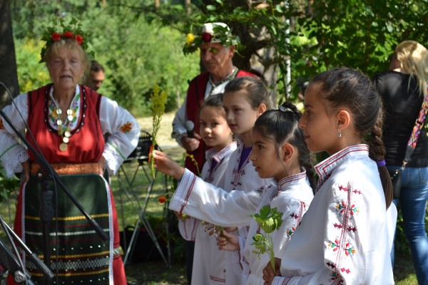 Казанлъчани отпразнуваха весело Еньовден