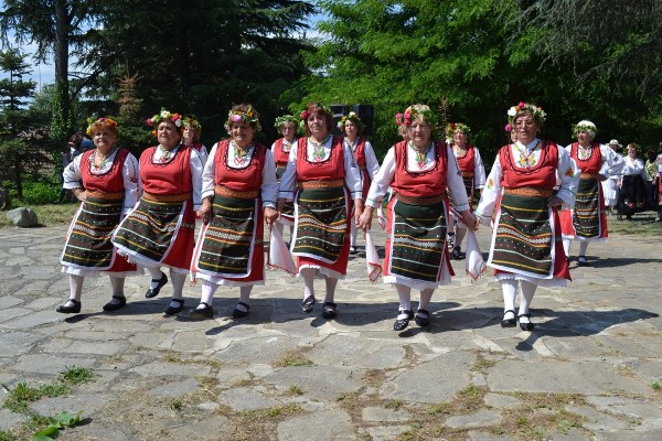 Казанлъчани отпразнуваха весело Еньовден