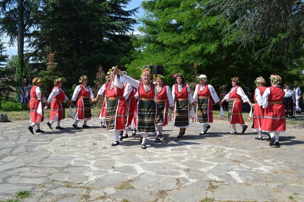 Казанлъчани отпразнуваха весело Еньовден