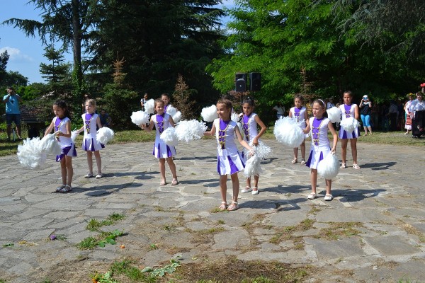 Казанлъчани отпразнуваха весело Еньовден