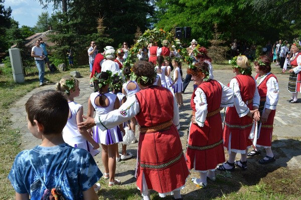 Казанлъчани отпразнуваха весело Еньовден