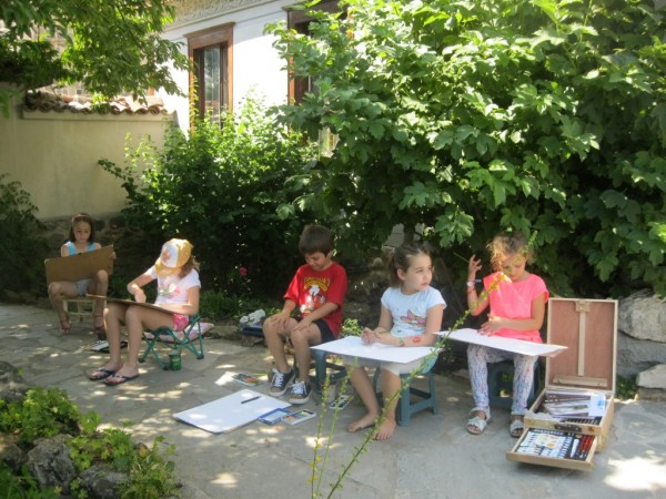 “Арт линия“ проведоха летен пленер за деца и родители