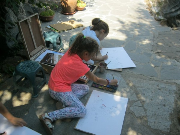 “Арт линия“ проведоха летен пленер за деца и родители