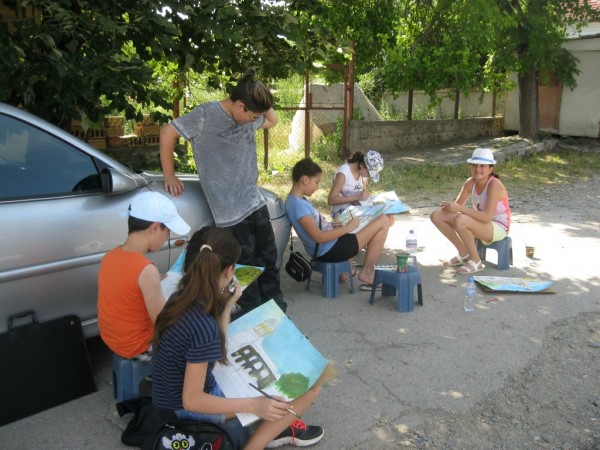 “Арт линия“ проведоха летен пленер за деца и родители