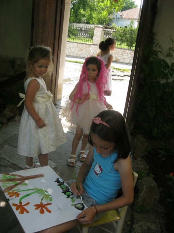 “Арт линия“ проведоха летен пленер за деца и родители