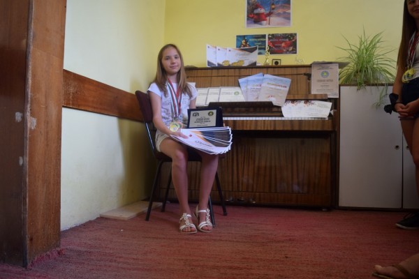 С 30 спечелени награди приключва творческия сезон на клавирния клас на Елена Юлиянова