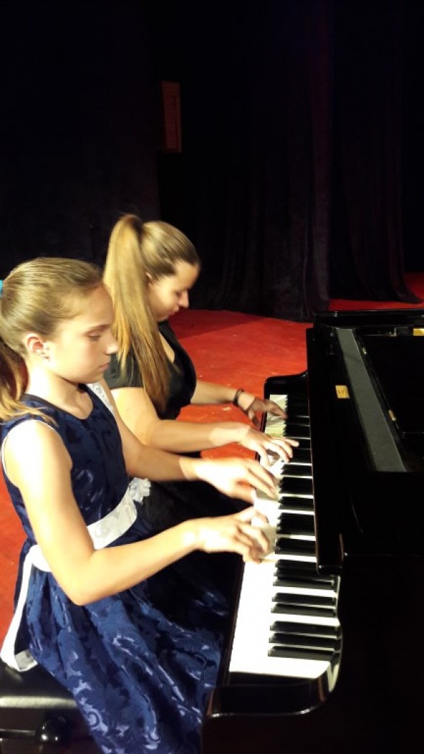 С 30 спечелени награди приключва творческия сезон на клавирния клас на Елена Юлиянова