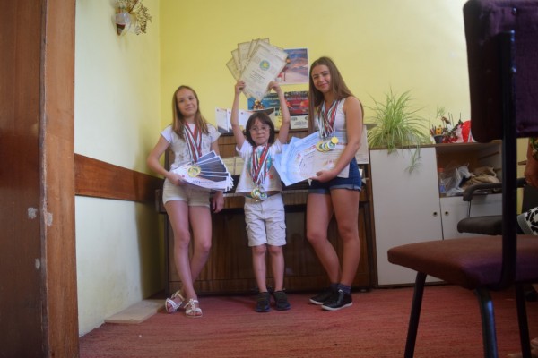 С 30 спечелени награди приключва творческия сезон на клавирния клас на Елена Юлиянова