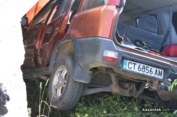 Джип падна в Старата река след катастрофа 