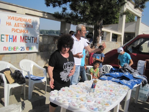 Художници от школа “Живопис“ участваха в национален пленер „Цветни мечти”, гр. Тръстеник