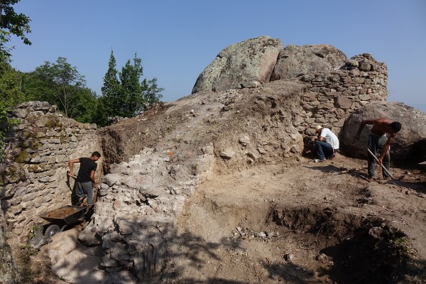 Започнаха археологическите разкопки в крепостта Бузово кале