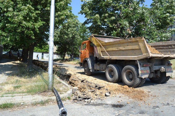 Започна подмяната на водопровод в ж.к.“Изток“