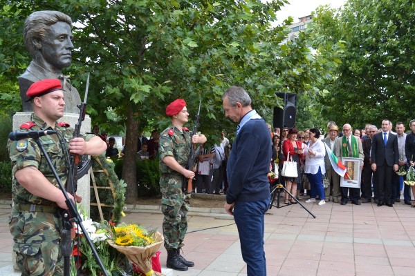 Казанлък се поклони на Апостола