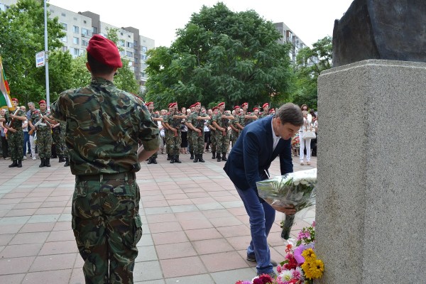Казанлък се поклони на Апостола