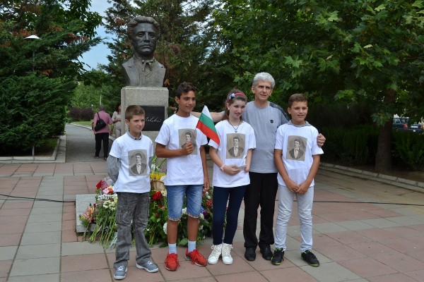 Казанлък се поклони на Апостола