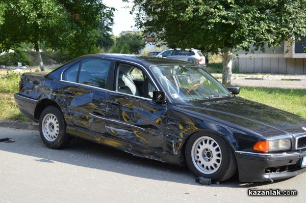 Трета катастрофа за днес, БМВ и Волво се блъснаха