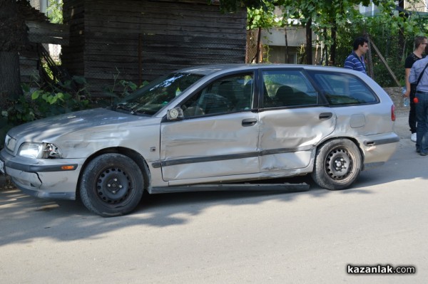 Трета катастрофа за днес, БМВ и Волво се блъснаха