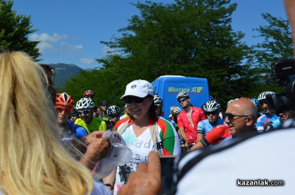 Корнелия Нинова развъртя педалите в Казанлък