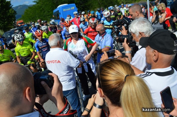 Корнелия Нинова развъртя педалите в Казанлък