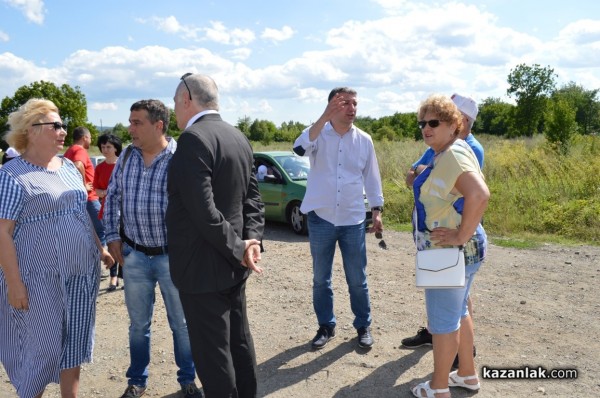 Корнелия Нинова развъртя педалите в Казанлък