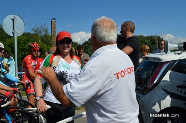 Корнелия Нинова развъртя педалите в Казанлък