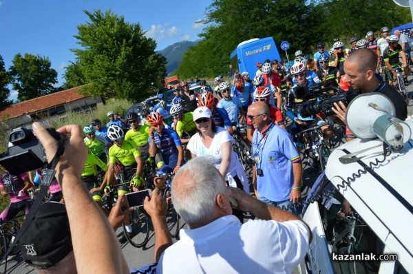 Корнелия Нинова развъртя педалите в Казанлък